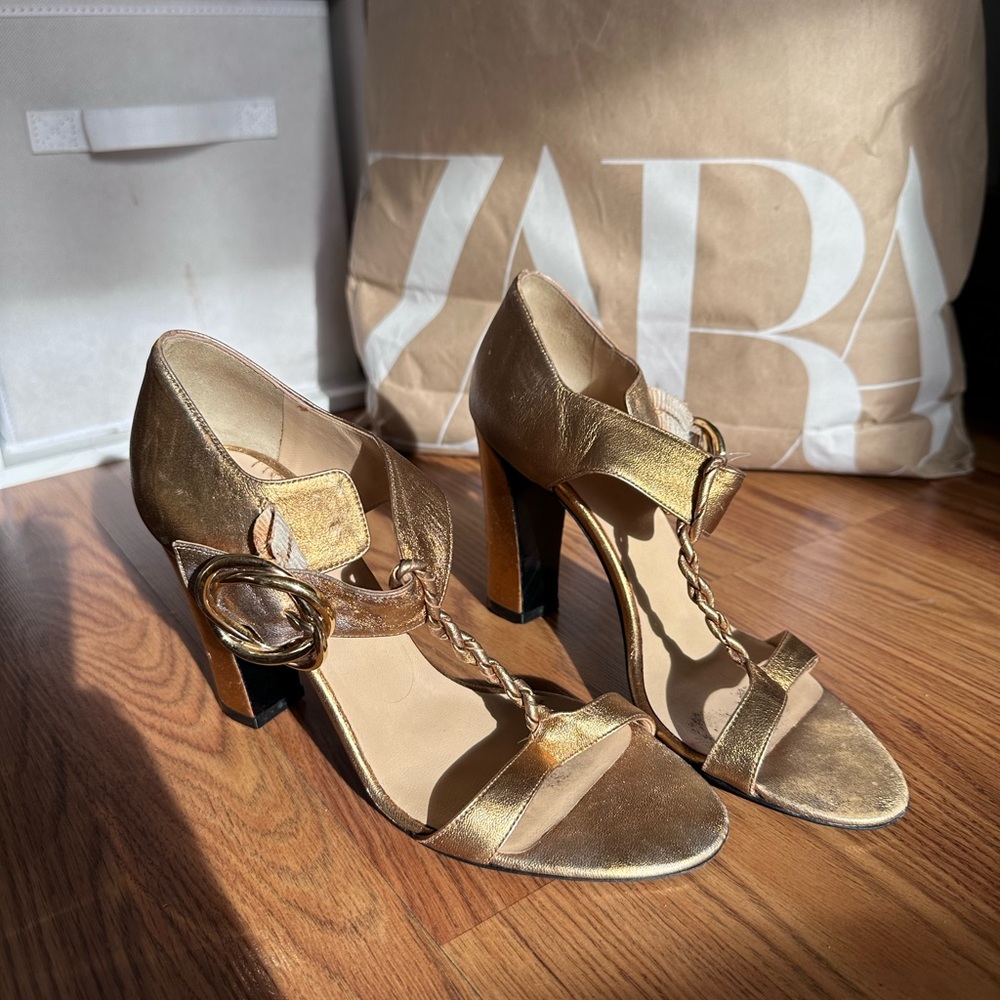 Balenciaga vintage gold heels 👠